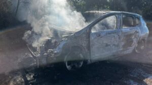 Carro da vítima ficou crivado de balas após perseguição e execução na ERS-135, em Passo Fundo.