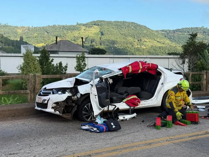 Acidente na ponte do Goio-Ên, na SC-283, entre Chapecó e o Rio Grande do Sul, bloqueou parcialmente o trânsito na manhã desta sexta-feira.