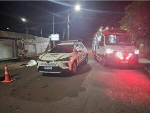 Viaturas da Brigada Militar atenderam ocorrência com homens mortos a tiros em Erechim no bairro Petit Village.