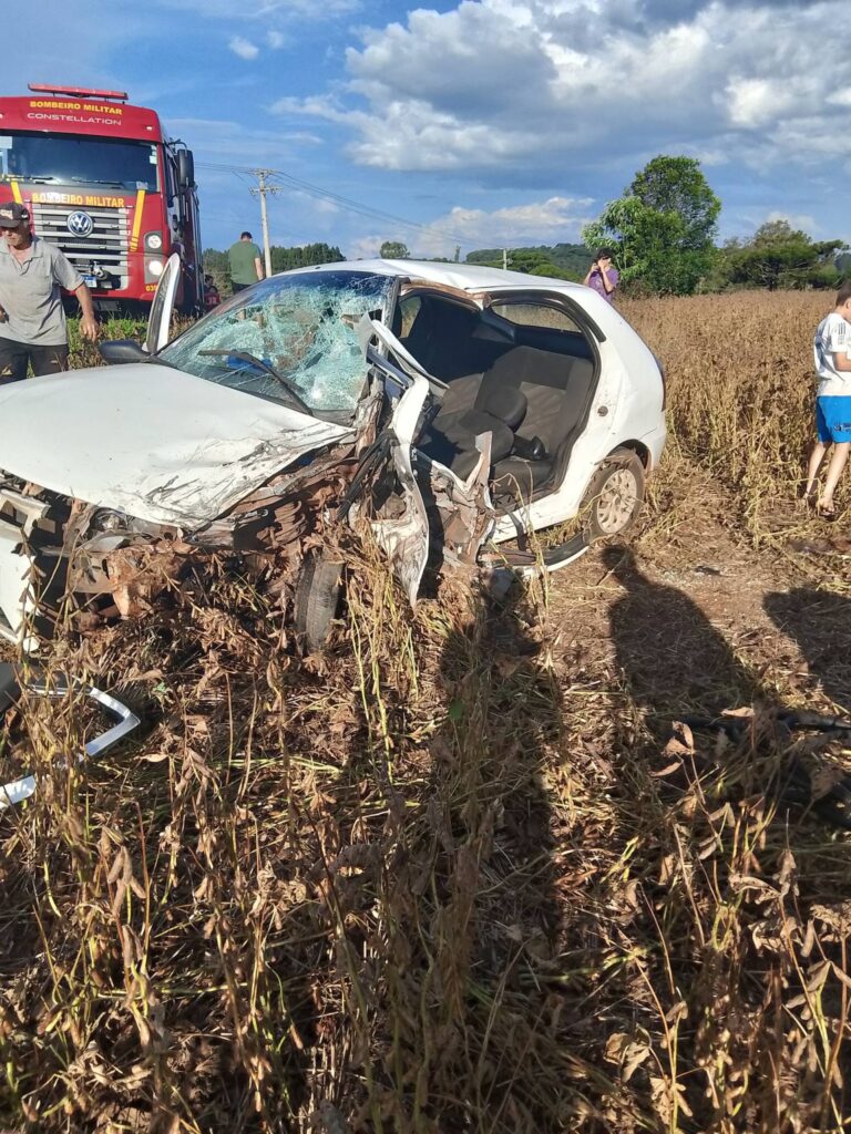 Acidente na RS-477 em Erechim deixa dois feridos após colisão frontal; vítimas foram levadas ao hospital em Getúlio Vargas.