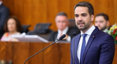 Eduardo Leite anuncia renúncia ao Governo do RS no Palácio Piratini para disputar a Presidência da República em 2026.
