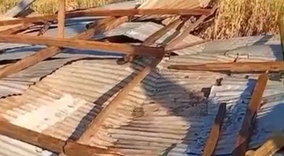 1775220492-Duas-casas-sAo-destelhadas-durante-temporal-no-interior-de-IbiaAA