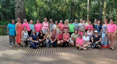 Dança circular reúne moradores no Parque Longines Malinowski e fortalece práticas integrativas do SUS em Erechim.