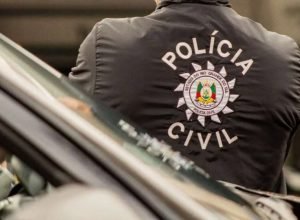 Operação da Polícia Civil apreende adolescentes investigados por homicídios e tráfico de drogas em Erechim, no Norte do RS.