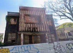 Antigo prédio dos Correios no centro de Erechim-RS será vendido em leilão público após anos desocupado.