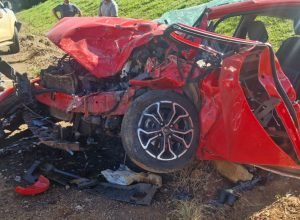 Colisão frontal entre Ford Fiesta e Nissan Frontier deixa quatro feridos na ERS-126, entre Lagoa Vermelha e Sananduva, no Norte do RS.