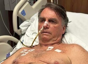 Ex-presidente Jair Bolsonaro permanece internado na UTI de hospital em Brasília após diagnóstico de pneumonia bacteriana.