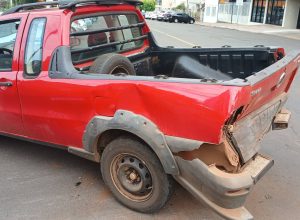 Veículos ficam danificados após acidente em Erechim na rua Campos Sales, próximo ao Corpo de Bombeiros.