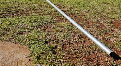 Praça em Erechim apresenta danos causados por vandalismo, afetando estruturas e áreas de lazer da comunidade.