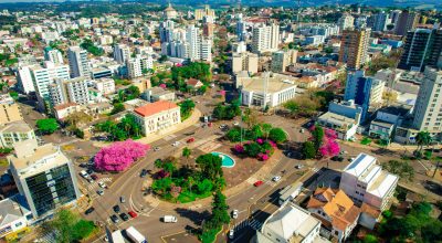 Vista de Erechim, no Norte do Rio Grande do Sul, cidade que se destaca nacionalmente em desenvolvimento sustentável e crescimento econômico.