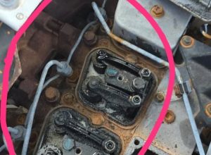 Escavadeira da prefeitura de Paulo Bento foi alvo de sabotagem após açúcar ser encontrado no motor.