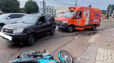 Acidente entre carro e motocicleta deixa homem ferido na Avenida Caldas Júnior, no bairro Três Vendas, em Erechim.