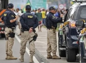 Decisão da Justiça Federal de Santa Catarina garante livre circulação nas rodovias BR-101 e BR-470 e acesso aos portos de Itajaí e Navegantes.