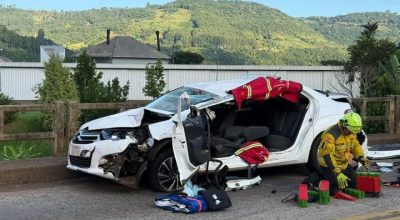Acidente na ponte do Goio-Ên, na SC-283, entre Chapecó e o Rio Grande do Sul, bloqueou parcialmente o trânsito na manhã desta sexta-feira.