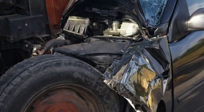 Acidente com trator mobiliza equipes de resgate após colisão com carro no interior de São Lourenço.