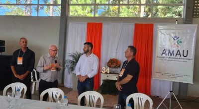 Prefeitos e especialistas participam de assembleia da AMAU em Centenário para discutir os impactos da Reforma Tributária nos municípios da região.