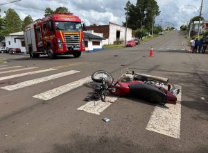 Grave acidente em Getúlio Vargas RS no bairro Santo André envolveu moto e caminhonete e resultou na morte de um motociclista.