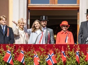 O-Principe-Sverre-Magnus-da-Noruega-a-Princesa-Herdeira-Mette-Marit-da-Noruega-a-Princesa-Ingrid-Ale.jpeg