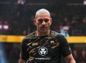 Poatan-recupera-cinturao-dos-meio-pesados-do-UFC-e1759872265375.jpg