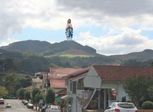 Projeto da estátua Mãe Protetora em Anta Gorda prevê monumento gigante com mirante e vista panorâmica do Vale do Taquari.