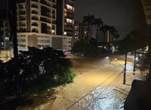 Enchentes históricas em Juiz de Fora após transbordamento do Rio Paraibuna deixam mortos, desaparecidos e centenas de desabrigados na Zona da Mata de MG.