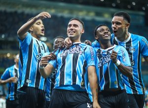 Grêmio vence Atlético-MG por 2 a 1 na Arena e mantém 100% de aproveitamento em casa no Campeonato Brasileiro.