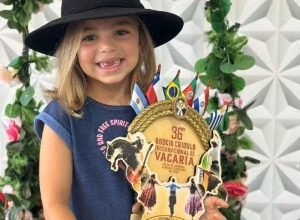 vitoria-e-solidariedade-lacadora-de-5-anos-doa-cabelo-apos-titulo-em-vacaria